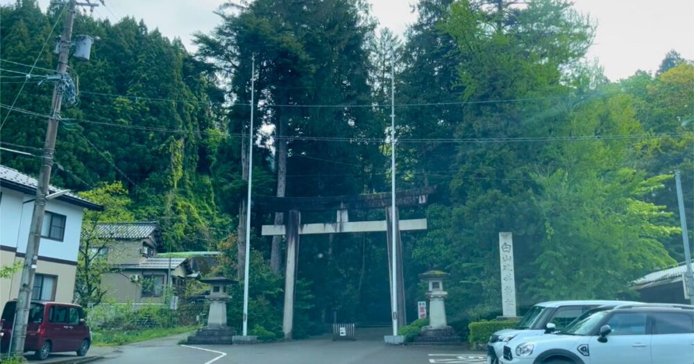 白山比咩神社入り口の鳥居